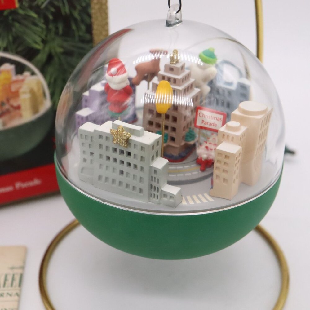 Hallmark Christmas Parade Magic Light & Motion Christmas Ornament Works - Picture 2 of 7